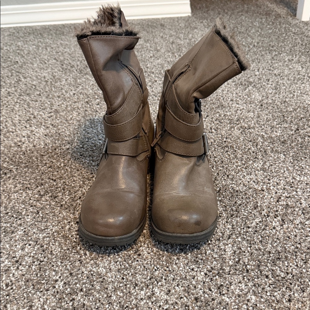 Women's Brown Fur-Lined Boots